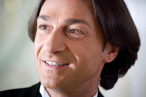 Лариса Гузеева закрутила роман с актером, который был трижды женат