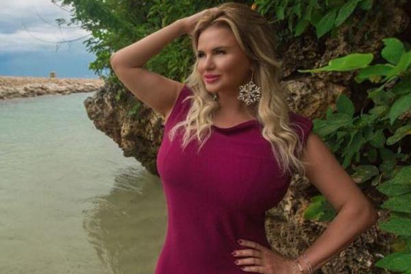 Певица Анна Семенович шокировала поклонников неудачным снимком на пляже Певица Анна Семенович шокировала поклонников неудачным снимком на пляже