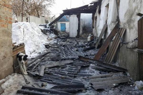 Ночной обстрел Авдеевки: в сети появились жуткие фото разрушений