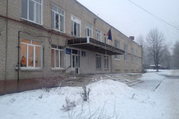 В Донецке боевыми действиями разрушены здания детсада и школы: появились шокирующие кадры В Донецке боевыми действиями разрушены здания детсада и школы: появились шокирующие кадры