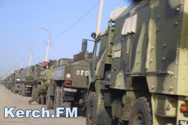 Кремль поднял по тревоге тысячи военных в Крыму: жители напуганы колоннами военной техники Кремль поднял по тревоге тысячи военных в Крыму: жители напуганы колоннами военной техники
