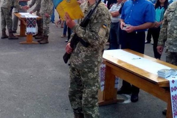 В Сети появились снимки с героически погибшим в зоне АТО бойцом: Владимиру Князеву было всего 18 лет В Сети появились снимки с героически погибшим в зоне АТО бойцом: Владимиру Князеву было всего 18 лет