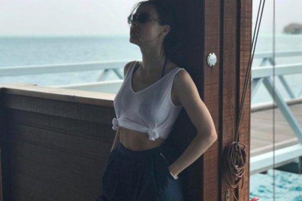 Певица Елена Темникова показала пикантное фото в мокрой майке Певица Елена Темникова показала пикантное фото в мокрой майке