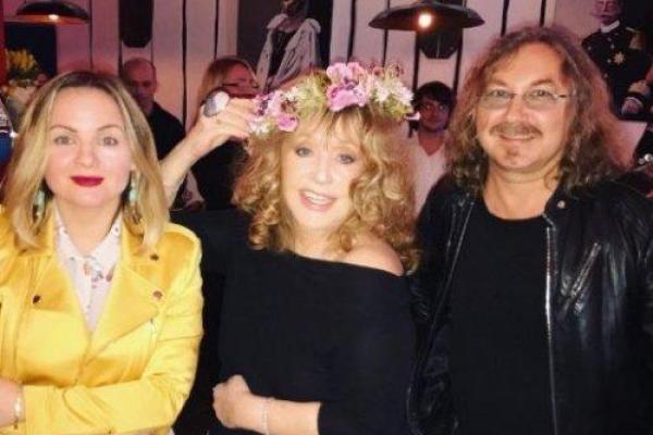 Певицу Юлию Проскурякову заподозрили в повторной беременности