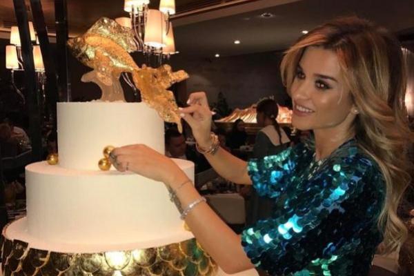 В Сети появились блестящие снимки со дня рождения Ксении Бородиной В Сети появились блестящие снимки со дня рождения Ксении Бородиной