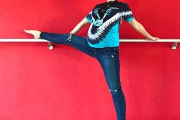 Певица Анна Седокова показала, как следит за фигурой во время беременности