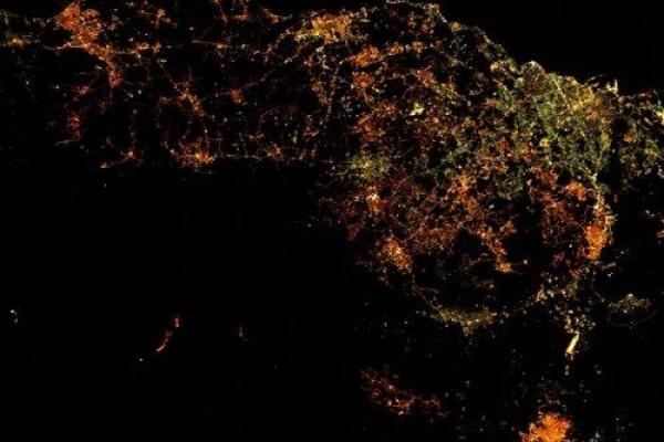 Французский астронавт показал удивительный ночной снимок извержения Этны