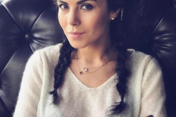 Певица Настя Каменских снова показала кольцо на безымянном пальце: поклонники заинтригованы Певица Настя Каменских снова показала кольцо на безымянном пальце: поклонники заинтригованы