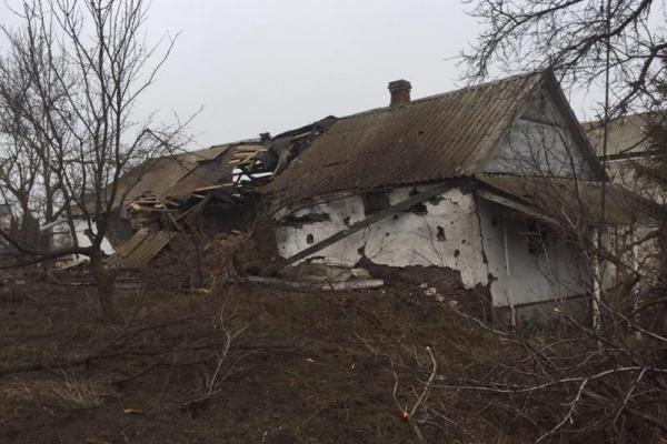 В Сети появились новые снимки последствий вчерашнего обстрела Авдеевки