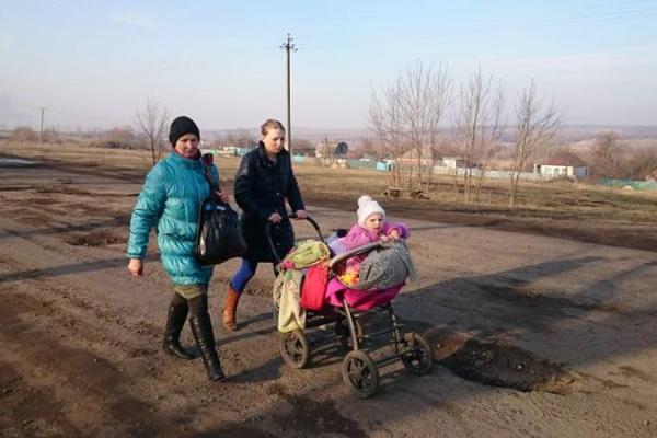 Взрывы в Балаклее: напуганные люди убегают из города без личных вещей Взрывы в Балаклее: напуганные люди убегают из города без личных вещей