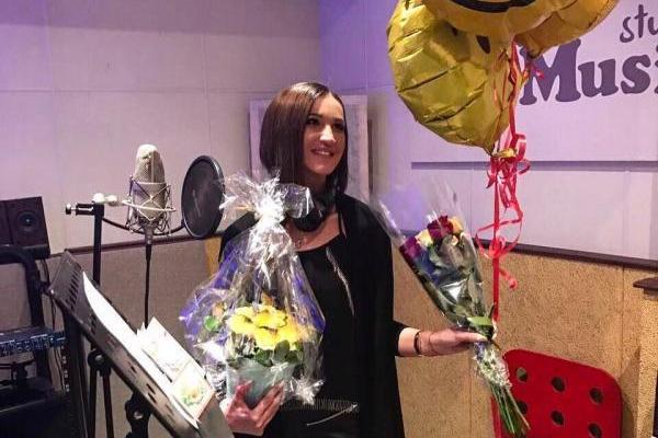 Телеведущая Ольга Бузова похвасталась подарком от таинственного незнакомца Телеведущая Ольга Бузова похвасталась подарком от таинственного незнакомца