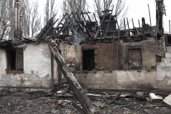 Ночной обстрел Петровского района Донецка: появились жуткие кадры Ночной обстрел Петровского района Донецка: появились жуткие кадры