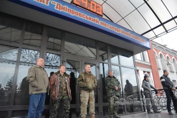 Голодные жители Алчевска вышли на митинг: "новая власть" натравила на людей неизвестных в камуфляже 