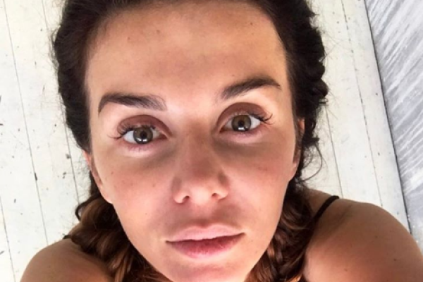 Беременная певица Анна Седокова поразила поклонников фотографией без косметики