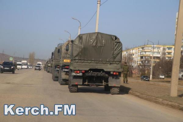 Кремль поднял по тревоге тысячи военных в Крыму: жители напуганы колоннами военной техники Кремль поднял по тревоге тысячи военных в Крыму: жители напуганы колоннами военной техники