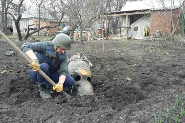 В Балаклее до сих пор взрываются снаряды, на улицах лежат неразорвавшиеся боеприпасы
