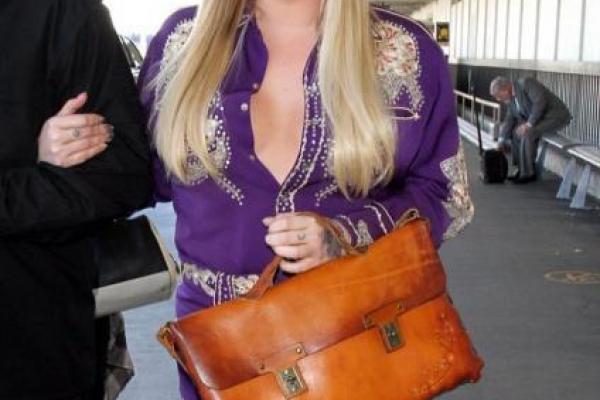 Известная американская певица шокировала своей фигурой Известная американская певица шокировала своей фигурой