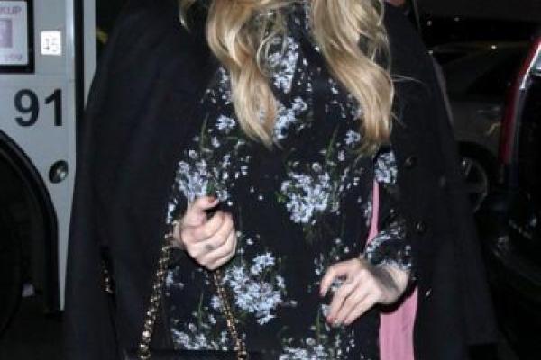 Известная американская певица шокировала своей фигурой Известная американская певица шокировала своей фигурой