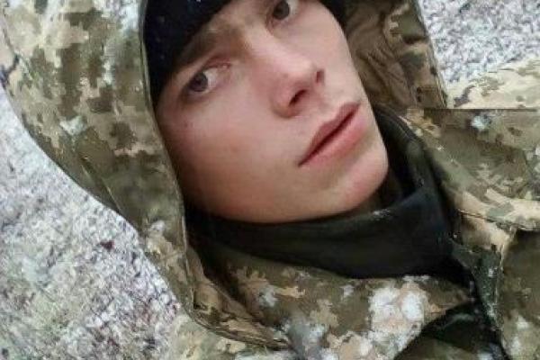 В Сети появились снимки с героически погибшим в зоне АТО бойцом: Владимиру Князеву было всего 18 лет В Сети появились снимки с героически погибшим в зоне АТО бойцом: Владимиру Князеву было всего 18 лет