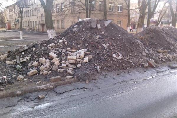 Дороги в Горловке собираются ремонтировать непонятной смесью