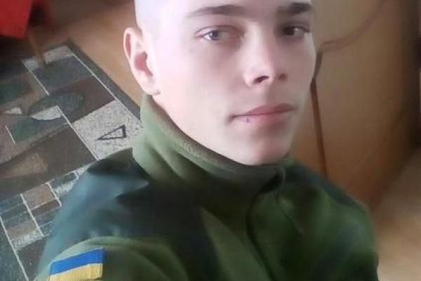 В Сети появились снимки с героически погибшим в зоне АТО бойцом: Владимиру Князеву было всего 18 лет В Сети появились снимки с героически погибшим в зоне АТО бойцом: Владимиру Князеву было всего 18 лет