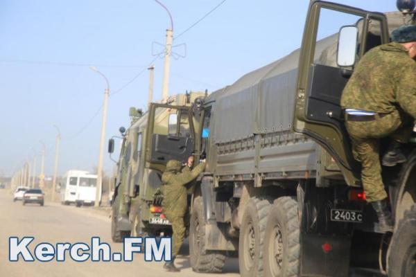 Кремль поднял по тревоге тысячи военных в Крыму: жители напуганы колоннами военной техники Кремль поднял по тревоге тысячи военных в Крыму: жители напуганы колоннами военной техники