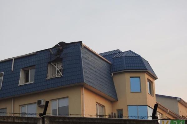 Ночной обстрел польского консульства в Луцке: обнародованы шокирующие кадры с места ЧП Ночной обстрел польского консульства в Луцке: обнародованы шокирующие кадры с места ЧП