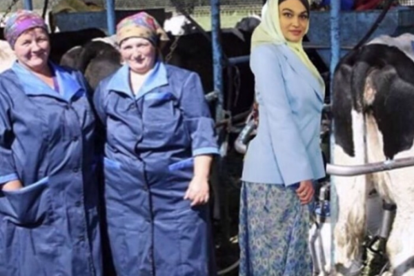 Алена Водонаева после визита в Чечню стала героиней фотожаб Алена Водонаева после визита в Чечню стала героиней фотожаб