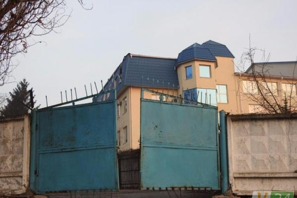 Ночной обстрел польского консульства в Луцке: обнародованы шокирующие кадры с места ЧП Ночной обстрел польского консульства в Луцке: обнародованы шокирующие кадры с места ЧП