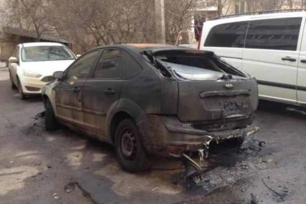 В Виннице неизвестные подожгли автомобиль депутата от "Свободы" В Виннице неизвестные подожгли автомобиль депутата от "Свободы"