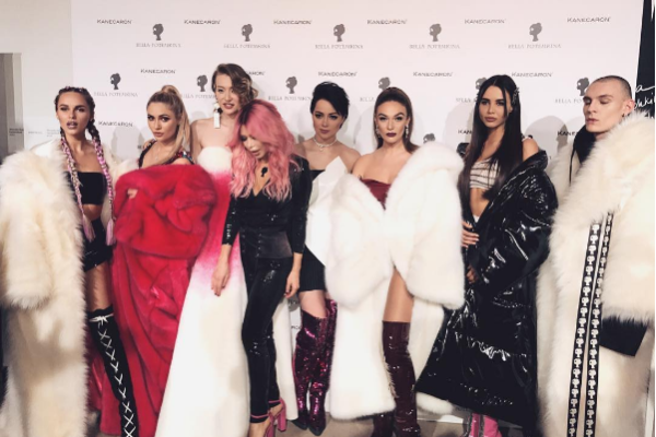 Алена Водонаева произвела фурор своим видом на модном показе Алена Водонаева произвела фурор своим видом на модном показе