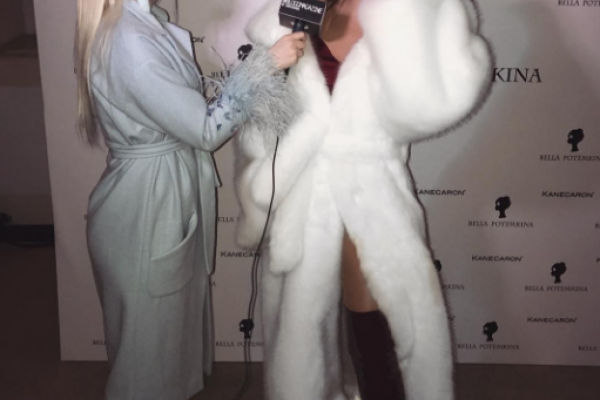 Алена Водонаева произвела фурор своим видом на модном показе Алена Водонаева произвела фурор своим видом на модном показе