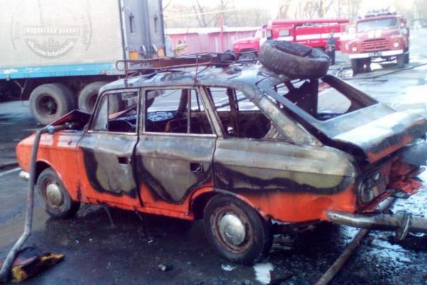 В оккупированном Донецке произошел пожар: на рынке Тестильщик сгорели автомобиль и автобус 