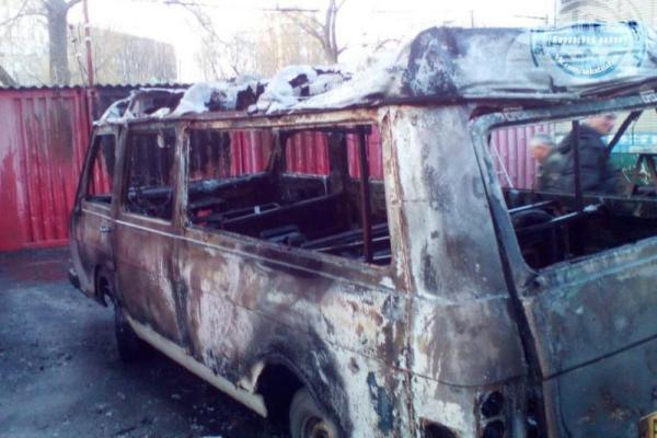 В оккупированном Донецке произошел пожар: на рынке Тестильщик сгорели автомобиль и автобус 