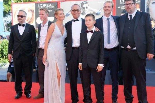 Телеведущая Юлия Высоцкая показала фото с повзрослевшим сыном: поклонники в восторге Телеведущая Юлия Высоцкая показала фото с повзрослевшим сыном: поклонники в восторге