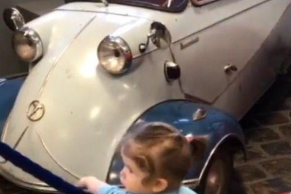 Поклонникам удалось разглядеть лицо младшей дочери Ксении Бородиной Поклонникам удалось разглядеть лицо младшей дочери Ксении Бородиной