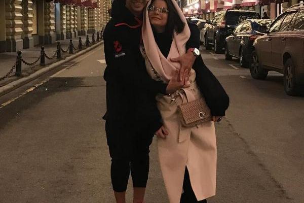 Певица Наташа Королева с супругом появились на публике в странных нарядах Певица Наташа Королева с супругом появились на публике в странных нарядах