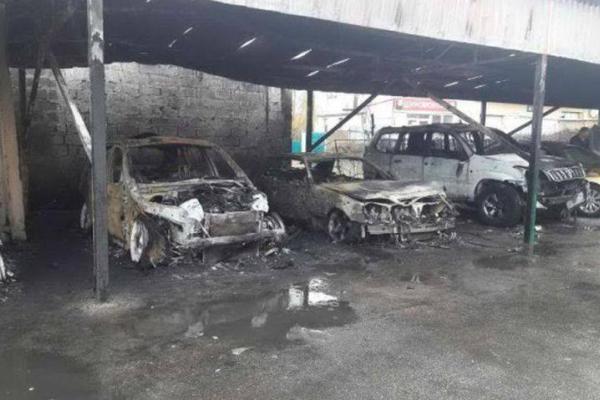 В Харькове произошел масштабный пожар на автостоянке: огонь уничтожил шесть автомобилей В Харькове произошел масштабный пожар на автостоянке: огонь уничтожил шесть автомобилей