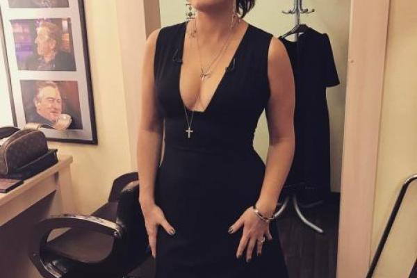 Певица Елена Ваенга появилась на публике в соблазнительном платье: поклонники в восторге