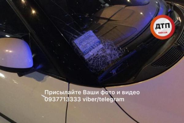 В Киеве произошло ДТП: пострадавшую женщину госпитализировали