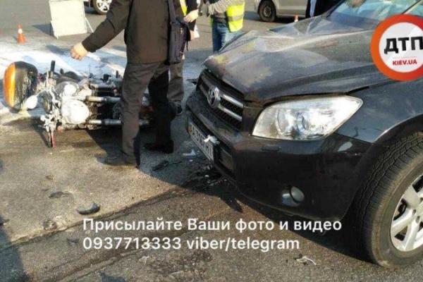 В Киеве случилось страшное ДТП: пострадавшие в реанимации В Киеве случилось страшное ДТП: пострадавшие в реанимации