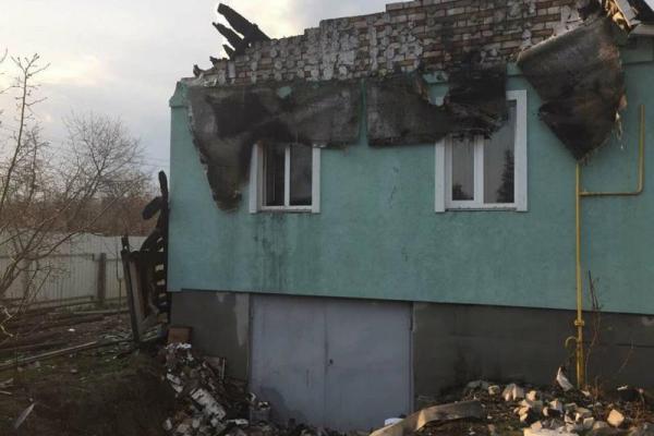 В Святошинском районе Киева произошел пожар: загорелся частный дом, появились кадры В Святошинском районе Киева произошел пожар: загорелся частный дом, появились кадры