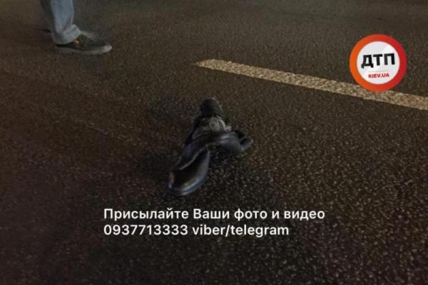 В Киеве произошло ДТП: пострадавшую женщину госпитализировали