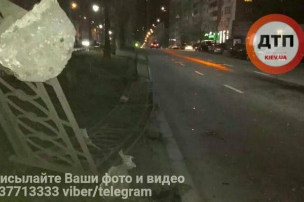 В Киеве произошло страшное ДТП: кадры В Киеве произошло страшное ДТП: кадры