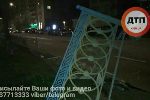 В Киеве произошло страшное ДТП: кадры В Киеве произошло страшное ДТП: кадры