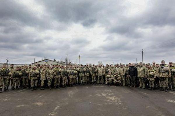 Президент Порошенко вручил награды участникам боевых действий в Донбассе Президент Порошенко вручил награды участникам боевых действий в Донбассе