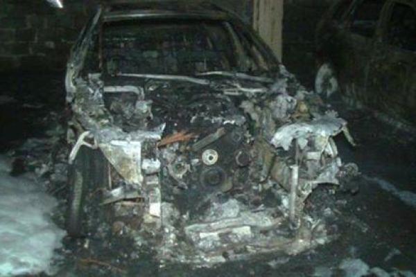 В Харькове произошел масштабный пожар на автостоянке: огонь уничтожил шесть автомобилей В Харькове произошел масштабный пожар на автостоянке: огонь уничтожил шесть автомобилей