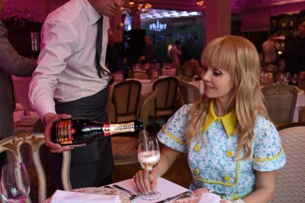 Певица Валерия удивила поклонников странным нарядом: появились фото Певица Валерия удивила поклонников странным нарядом: появились фото