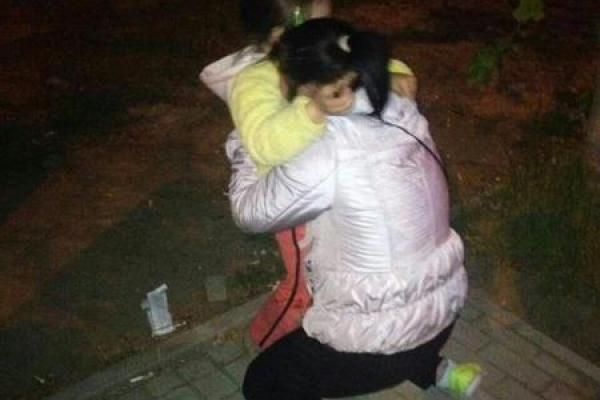 В Николаеве патрульные оштрафовали горе-мать, которая потеряла ребенка во время пьянки В Николаеве патрульные оштрафовали горе-мать, которая потеряла ребенка во время пьянки