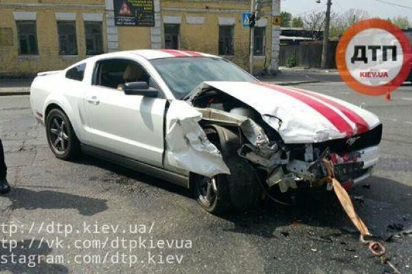 В Киеве произошло серьезное ДТП: есть пострадавшие В Киеве произошло серьезное ДТП: есть пострадавшие